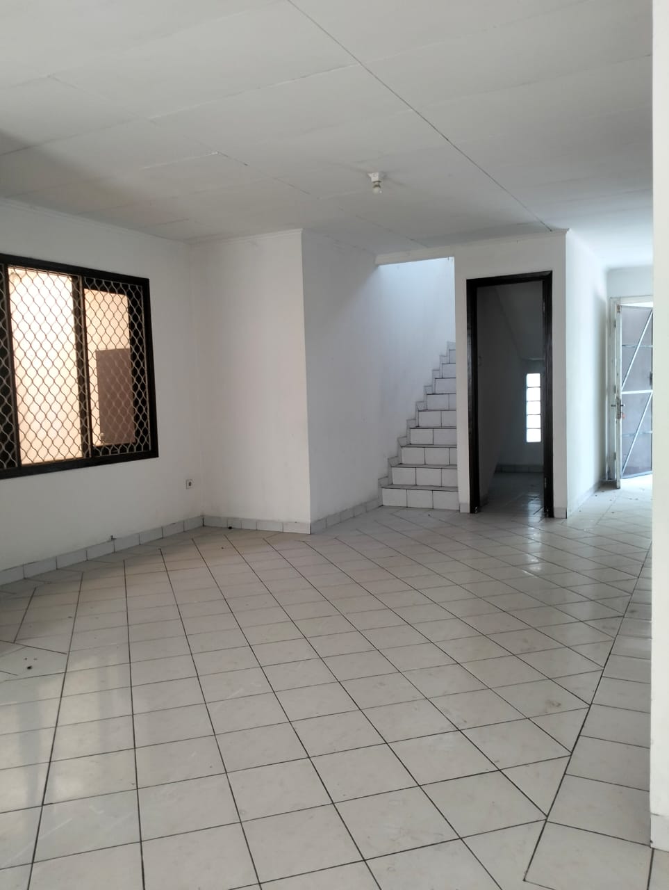 DiSewakan Rumah di Taman Beverly Lippo Cikarang